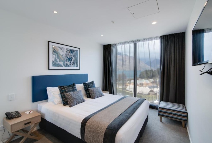 Standard room with lake view