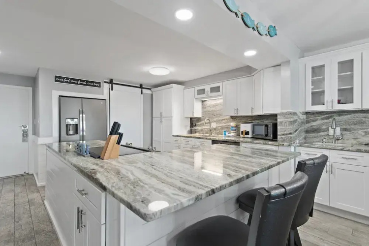 Shoreline Towers 3033