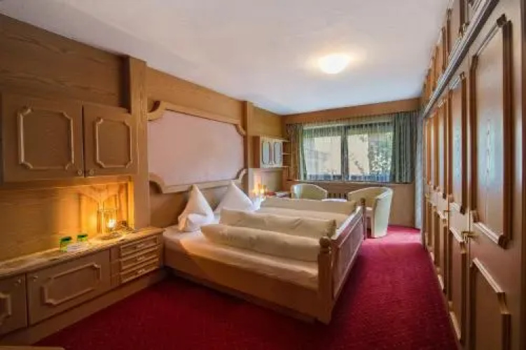 Hotel Vier - Studios & Restaurant