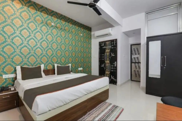 Divine Glory Hotel