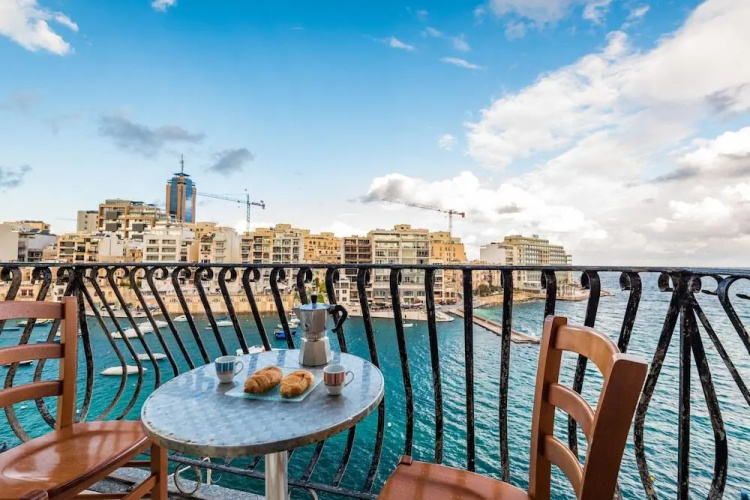 Morina Mansion Seafront Apartment