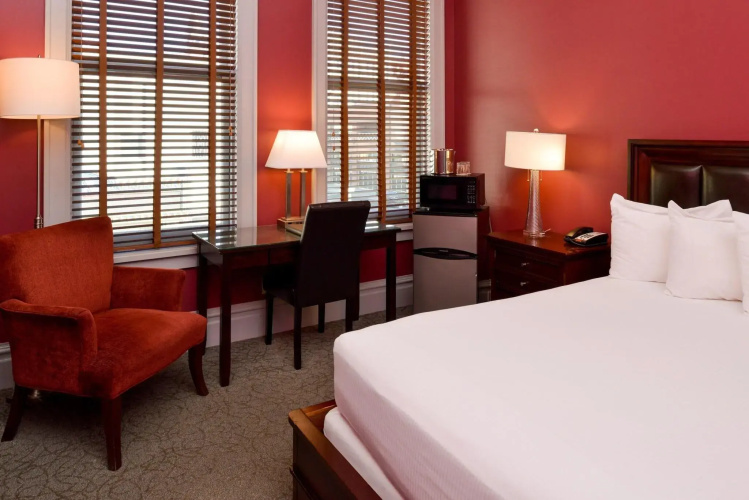 Montvale Hotel