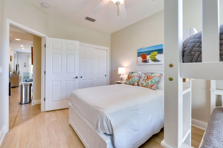 2 Bedrooms Apartment