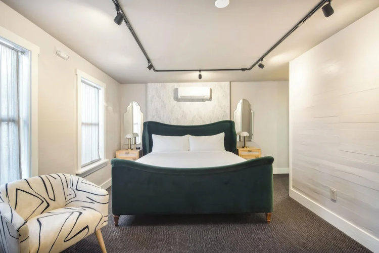 Grand Maloney Hotel