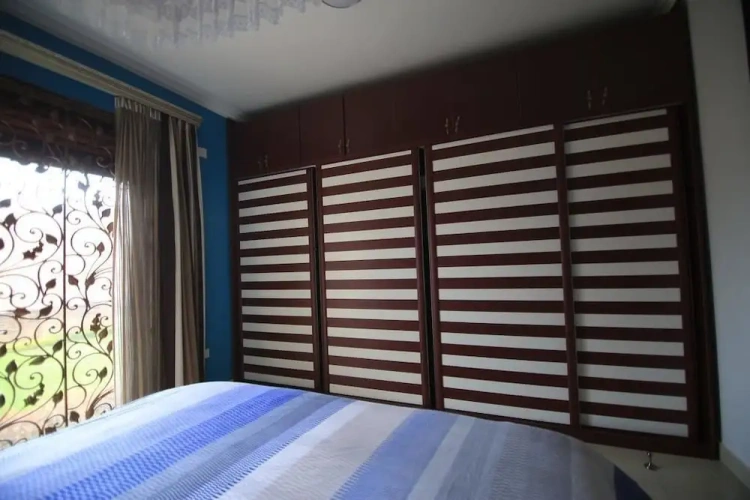 3 Bedrooms Business Apartment