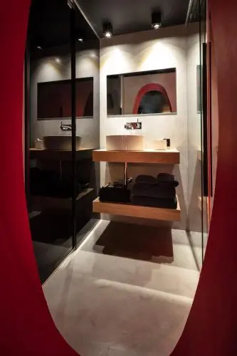 Zrooms Suites