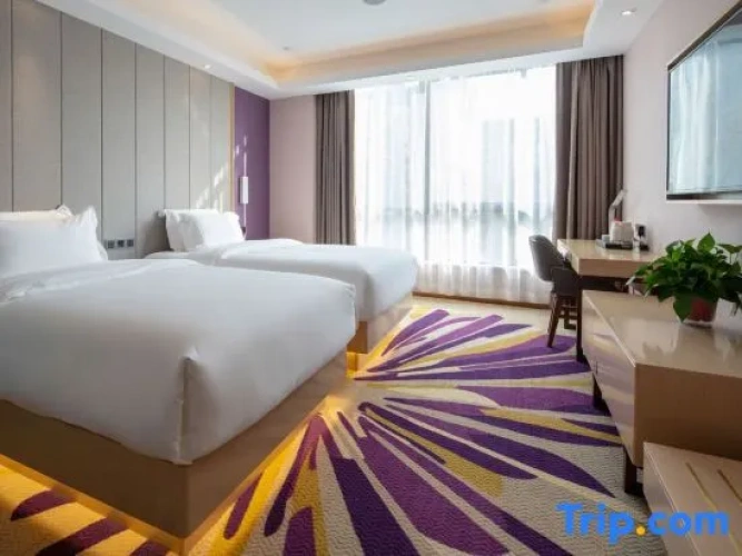 Deluxe Double room with street view
