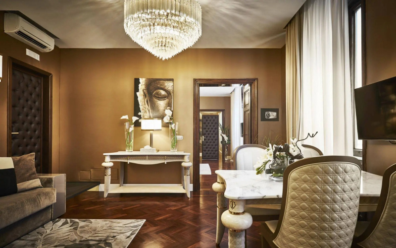 Gold Royal Suite