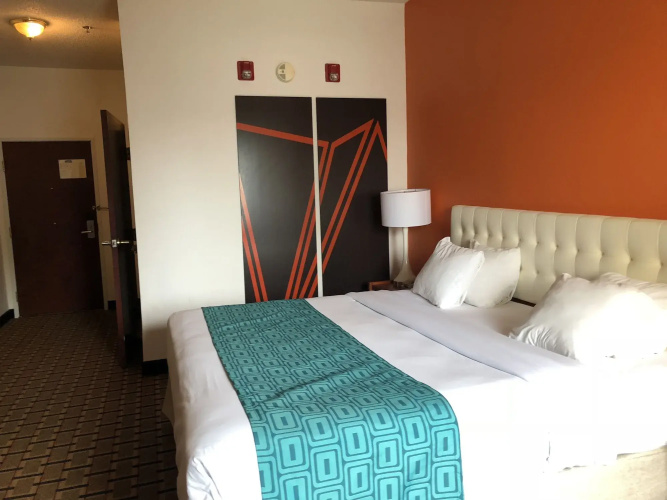 Howard Johnson by Wyndham Airport