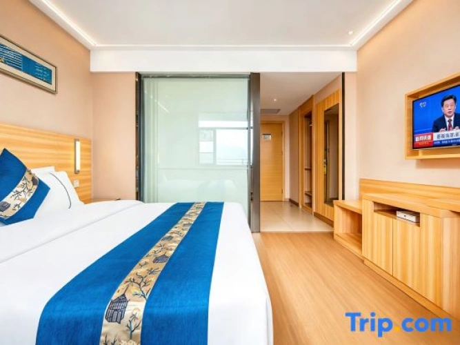 Standard Double room with street view