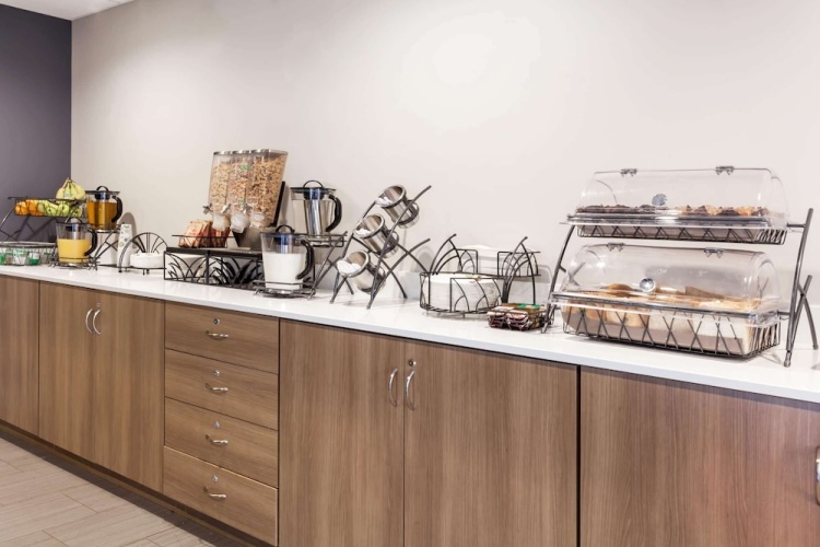 Microtel by Wyndham Casselman photo 24