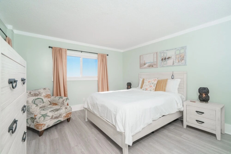 Sea La Vie Oceanfront Condo With Balcony