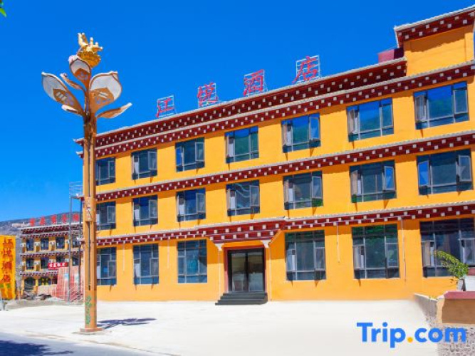 Batang Jiangyue Hotel
