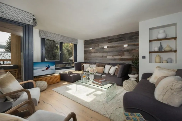 4 Bedrooms Luxury Apartment