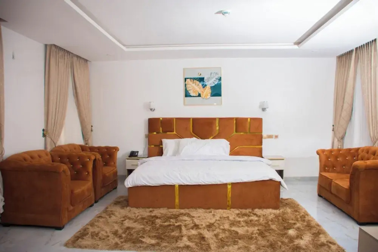 Lintoc Hotel & Suites Ltd