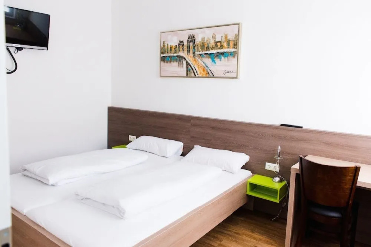 Hotel 37