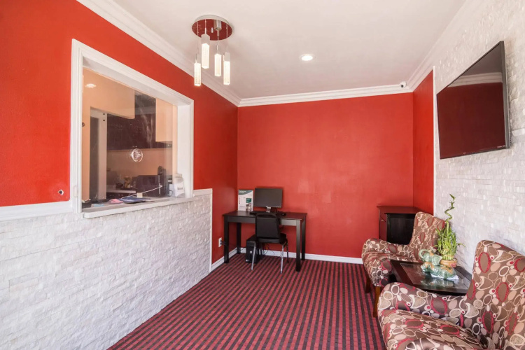 Rodeway Inn & Suites