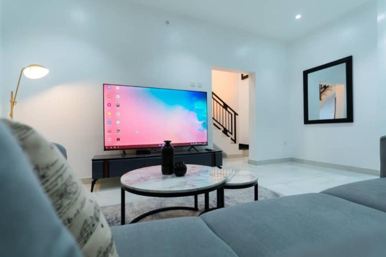 3 Bedrooms Apartment