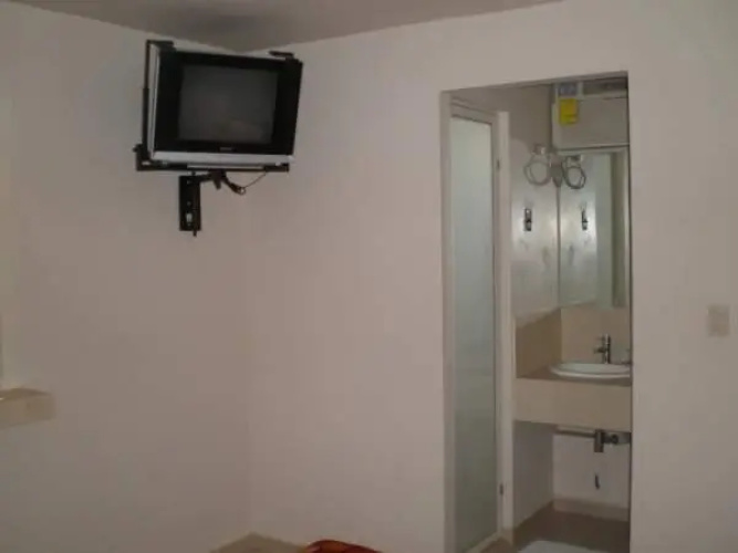 Hotel 402