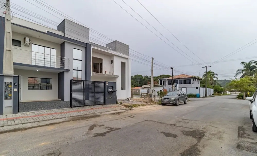 2BR Duplex Near Beach w/ Garage Rrt0098