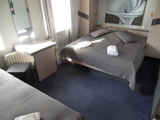 Standard Triple room