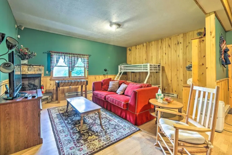 Slaty Fork Escape w/ Mountain View + Hot Tub!