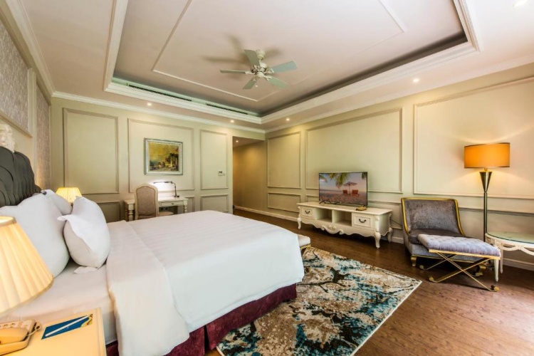 1 Bedroom Villa with land view
