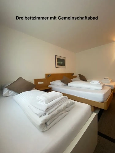Standard Triple room