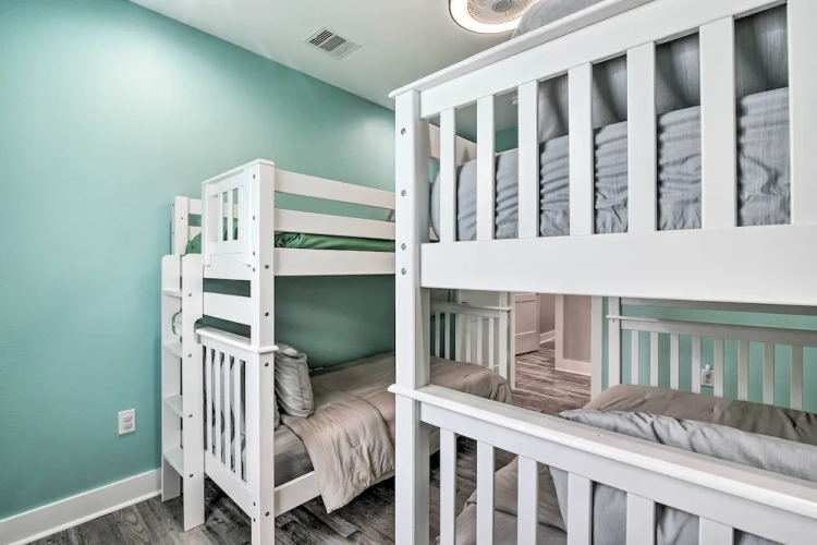 4 Bedrooms Cottage