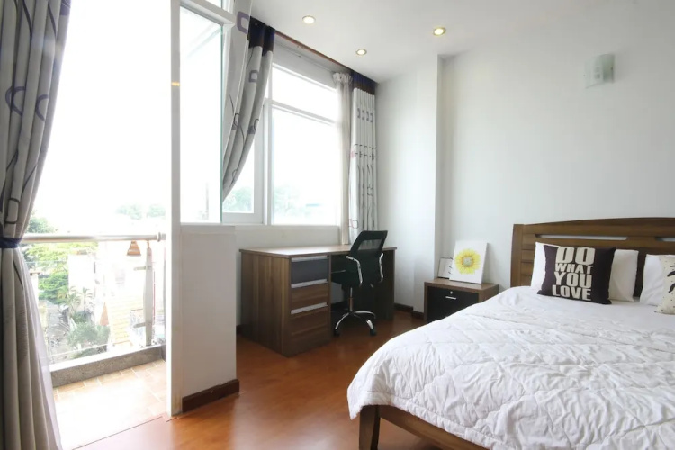 Smiley Apartment 16