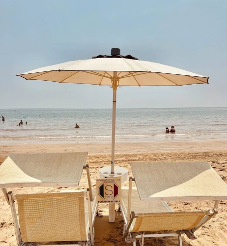 Deluxe Quadruple room with partial sea view