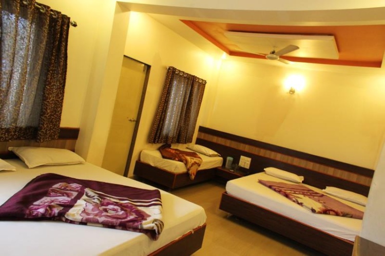 5 Bedrooms Cottage
