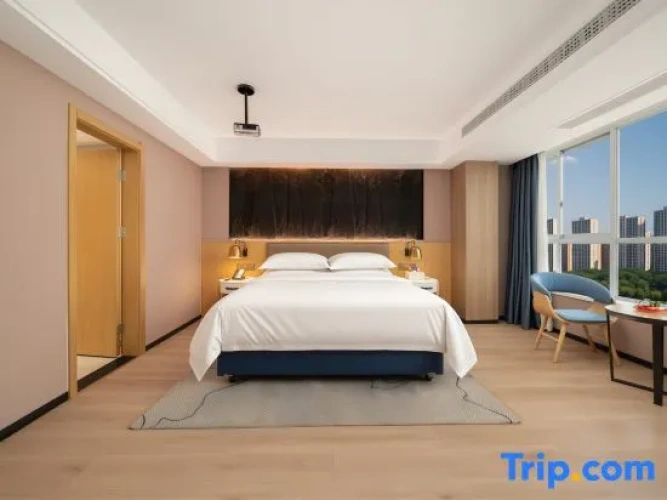 Deluxe Double room with city view