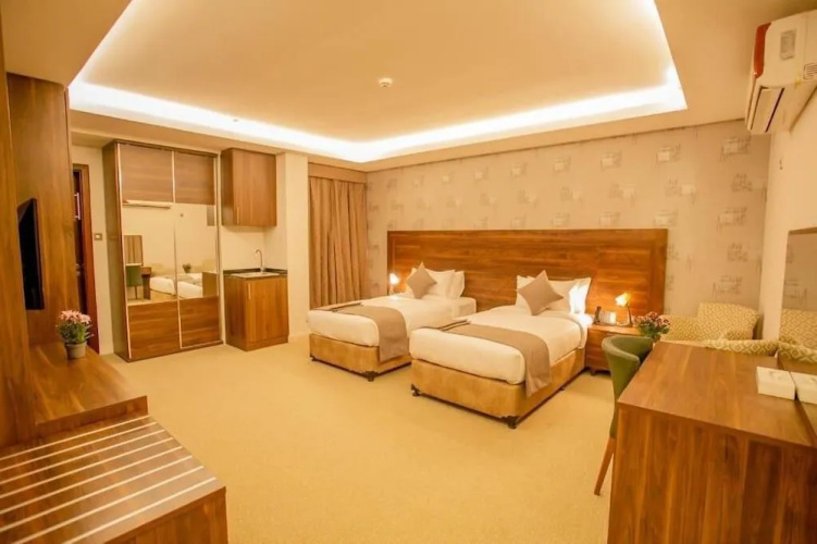 Oyyo Plaza Hotel