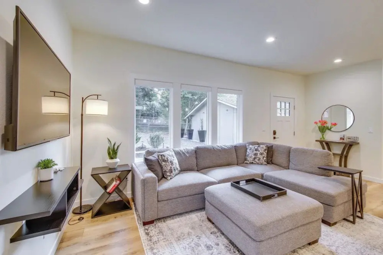 Private Yard & Fire Pit! Modern Kirkland Abode