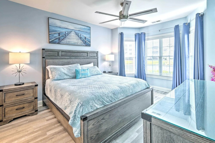 Stunning Condo w/ Pool Access ~ 3 Mi to Beach