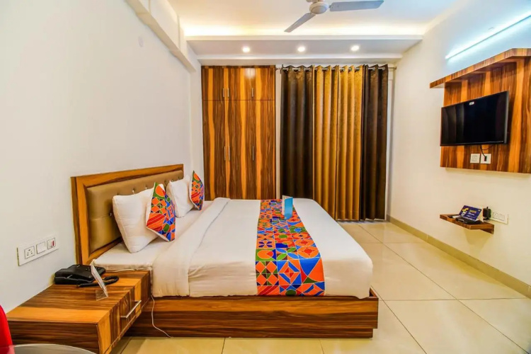 FabHotel Kiara