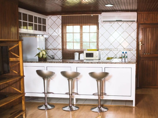 2 Bedrooms Bungalow