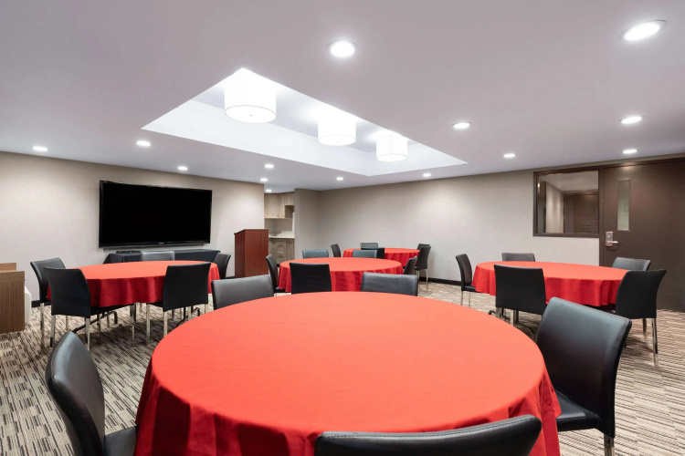 Microtel Inn & Suites By Wyndham Kirkland Lake photo 15