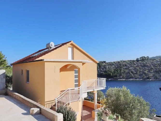 4 Bedrooms Cottage