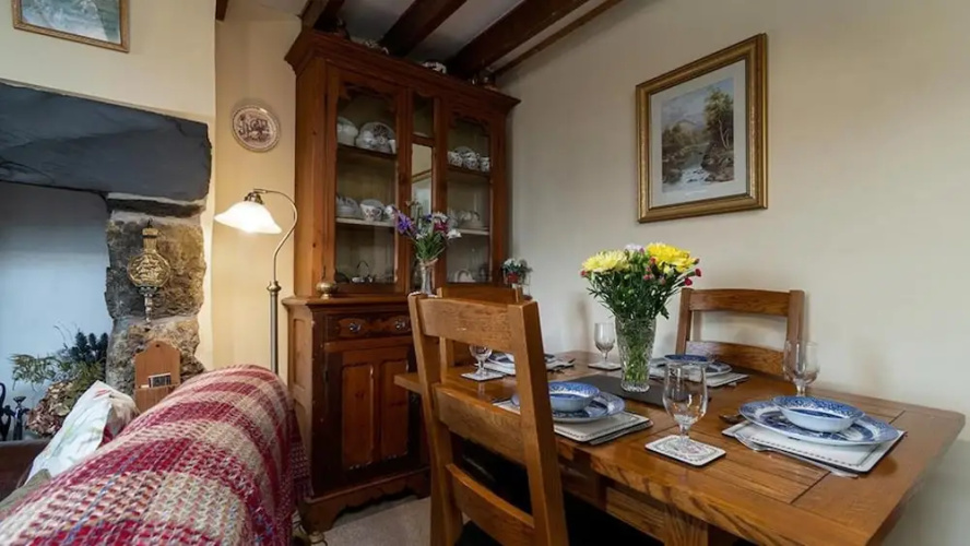 Dinas Cottage