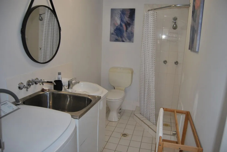 Budds Beach Apartments
