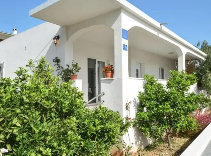 2 Bedrooms Cottage with balcony
