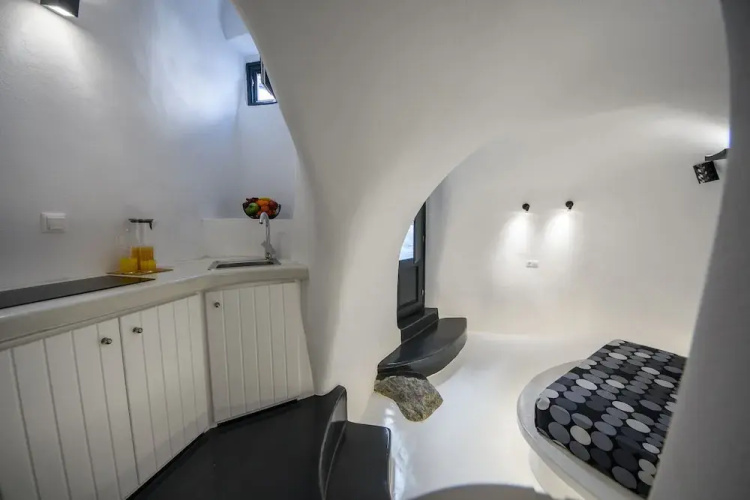 The Luna Cavern 2 with Hot Tub White