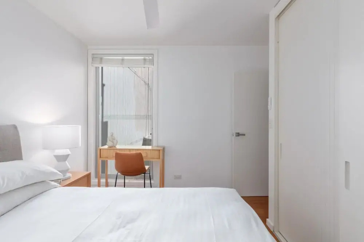 Bright 2-bed Apartment With Balcony & Garage