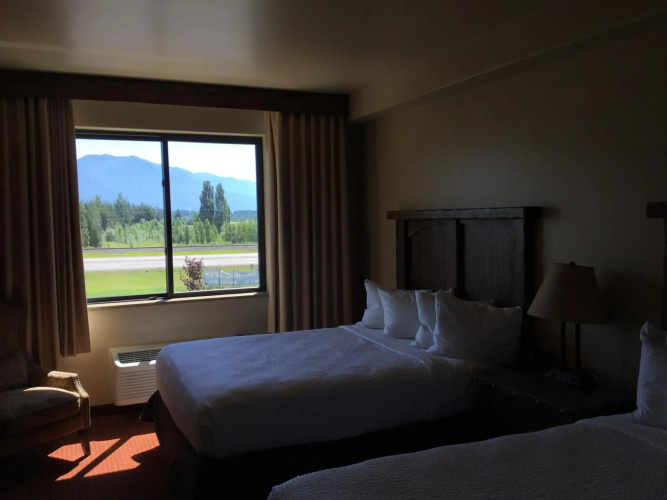 Glacier International Lodge