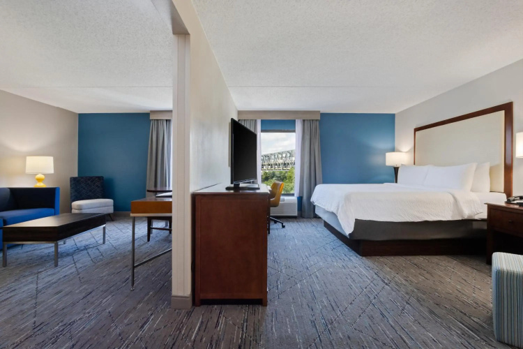Holiday Inn Express & Suites Cincinnati Riverfront by IHG