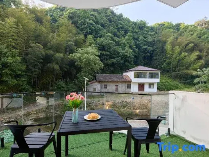 Jing County is a bed and breakfast