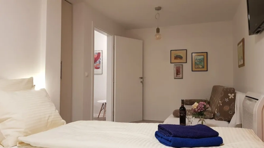 2 Bedrooms Apartment