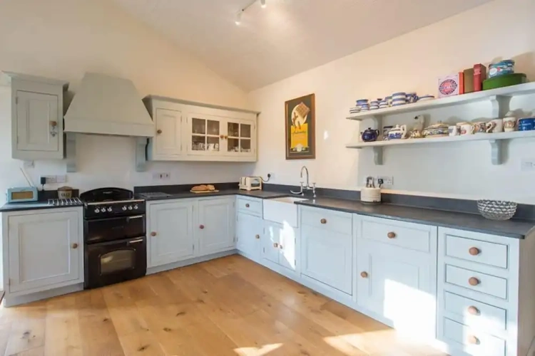 4 Bedrooms Cottage